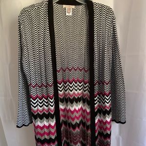 Long Sweater, buttonless, black, pink, white.